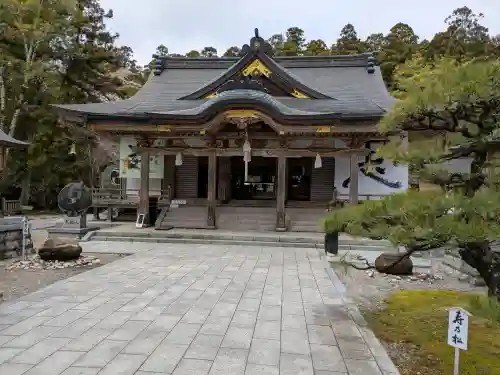 熊野本宮大社の{uncategorized: "未分類", other: "その他", undefined: "問題あり", building: "その他建物", grave: "お墓", sacred_gate: "鳥居", guardian: "狛犬", statue: "像", buddha: "仏像", history: "歴史", nature: "自然", garden: "庭園", animal: "動物", pagoda: "塔", temizu: "手水舎", mountain_gate: "山門・神門", sanctuary: "本殿・本堂", subordinate: "末社・摂社", art: "芸術", scenery: "景色", jizo: "地蔵", ema: "絵馬", goshuin: "御朱印", omikuji: "おみくじ", items: "授与品その他", amulet: "お守り", goshuincho: "御朱印帳", eats: "食事", festival: "お祭り", votive_dance: "神楽", shichigosan: "七五三参", wedding: "結婚式", experience: "体験その他", initially: "初詣", around: "周辺", anti_infection: "感染症対策"}