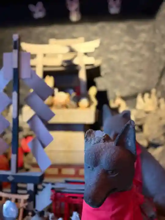 東京羽田 穴守稲荷神社の{uncategorized: "未分類", other: "その他", undefined: "問題あり", building: "その他建物", grave: "お墓", sacred_gate: "鳥居", guardian: "狛犬", statue: "像", buddha: "仏像", history: "歴史", nature: "自然", garden: "庭園", animal: "動物", pagoda: "塔", temizu: "手水舎", mountain_gate: "山門・神門", sanctuary: "本殿・本堂", subordinate: "末社・摂社", art: "芸術", scenery: "景色", jizo: "地蔵", ema: "絵馬", goshuin: "御朱印", omikuji: "おみくじ", items: "授与品その他", amulet: "お守り", goshuincho: "御朱印帳", eats: "食事", festival: "お祭り", votive_dance: "神楽", shichigosan: "七五三参", wedding: "結婚式", experience: "体験その他", initially: "初詣", around: "周辺", anti_infection: "感染症対策"}