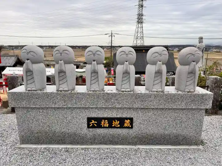 埼玉厄除け開運大師・龍泉寺(切り絵御朱印発祥の寺)の{uncategorized: "未分類", other: "その他", undefined: "問題あり", building: "その他建物", grave: "お墓", sacred_gate: "鳥居", guardian: "狛犬", statue: "像", buddha: "仏像", history: "歴史", nature: "自然", garden: "庭園", animal: "動物", pagoda: "塔", temizu: "手水舎", mountain_gate: "山門・神門", sanctuary: "本殿・本堂", subordinate: "末社・摂社", art: "芸術", scenery: "景色", jizo: "地蔵", ema: "絵馬", goshuin: "御朱印", omikuji: "おみくじ", items: "授与品その他", amulet: "お守り", goshuincho: "御朱印帳", eats: "食事", festival: "お祭り", votive_dance: "神楽", shichigosan: "七五三参", wedding: "結婚式", experience: "体験その他", initially: "初詣", around: "周辺", anti_infection: "感染症対策"}