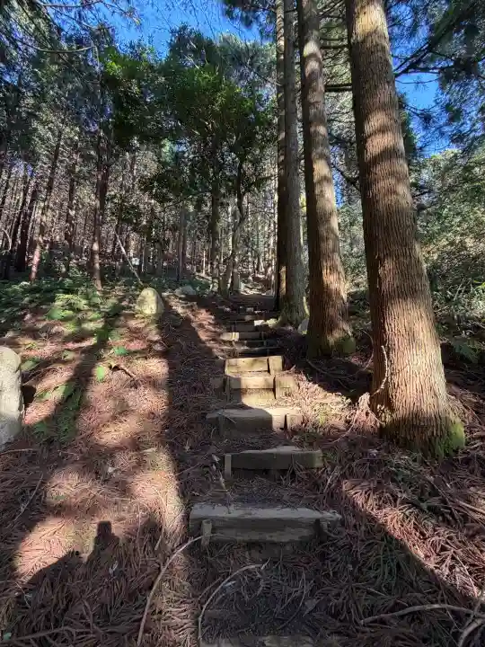 須我神社奥宮の{uncategorized: "未分類", other: "その他", undefined: "問題あり", building: "その他建物", grave: "お墓", sacred_gate: "鳥居", guardian: "狛犬", statue: "像", buddha: "仏像", history: "歴史", nature: "自然", garden: "庭園", animal: "動物", pagoda: "塔", temizu: "手水舎", mountain_gate: "山門・神門", sanctuary: "本殿・本堂", subordinate: "末社・摂社", art: "芸術", scenery: "景色", jizo: "地蔵", ema: "絵馬", goshuin: "御朱印", omikuji: "おみくじ", items: "授与品その他", amulet: "お守り", goshuincho: "御朱印帳", eats: "食事", festival: "お祭り", votive_dance: "神楽", shichigosan: "七五三参", wedding: "結婚式", experience: "体験その他", initially: "初詣", around: "周辺", anti_infection: "感染症対策"}