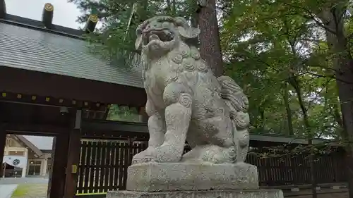 帯廣神社の狛犬