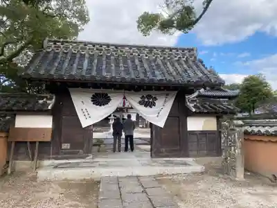 戒壇院の山門・神門
