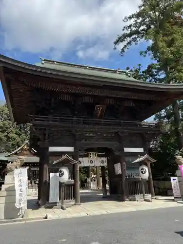 日牟禮八幡宮の山門