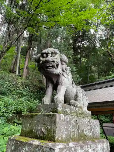 戸隠神社宝光社の狛犬