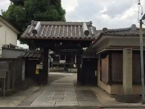 観音寺の山門