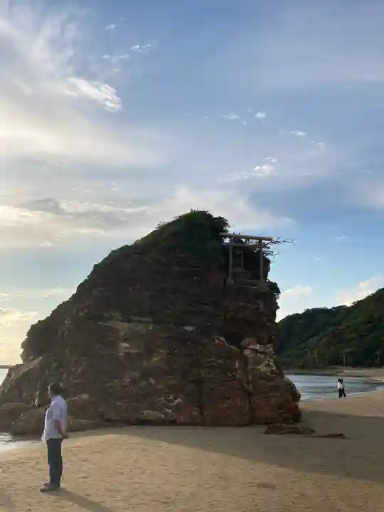 稲佐の浜 弁天島(島根県)