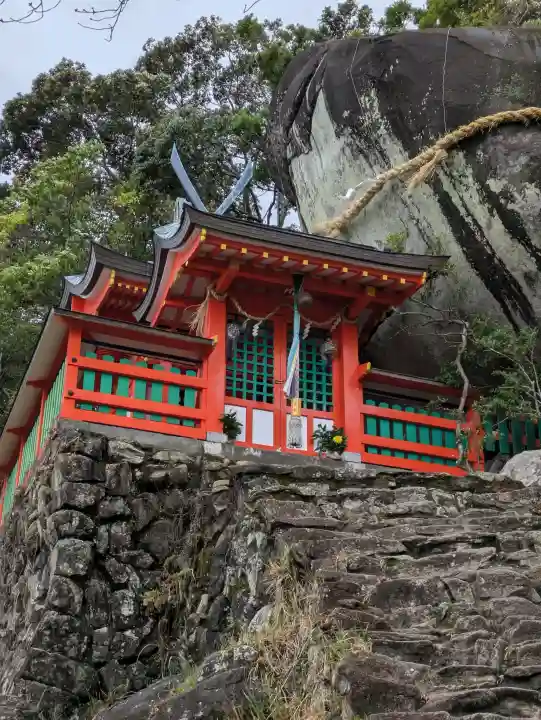 神倉神社(熊野速玉大社摂社)の{uncategorized: "未分類", other: "その他", undefined: "問題あり", building: "その他建物", grave: "お墓", sacred_gate: "鳥居", guardian: "狛犬", statue: "像", buddha: "仏像", history: "歴史", nature: "自然", garden: "庭園", animal: "動物", pagoda: "塔", temizu: "手水舎", mountain_gate: "山門・神門", sanctuary: "本殿・本堂", subordinate: "末社・摂社", art: "芸術", scenery: "景色", jizo: "地蔵", ema: "絵馬", goshuin: "御朱印", omikuji: "おみくじ", items: "授与品その他", amulet: "お守り", goshuincho: "御朱印帳", eats: "食事", festival: "お祭り", votive_dance: "神楽", shichigosan: "七五三参", wedding: "結婚式", experience: "体験その他", initially: "初詣", around: "周辺", anti_infection: "感染症対策"}