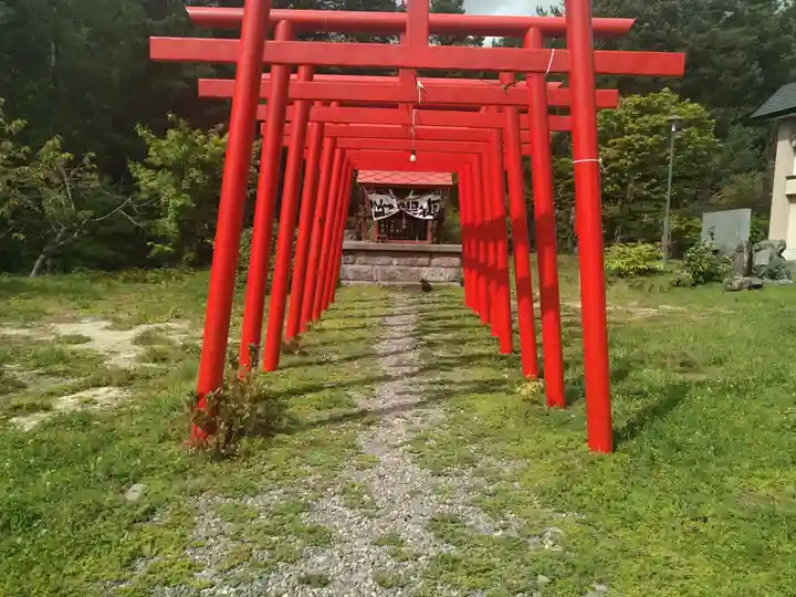 中富豊受稲荷大神の鳥居