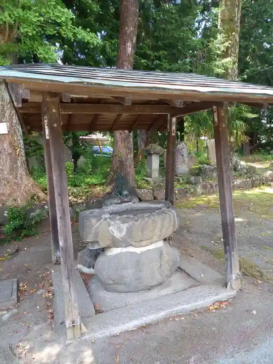 中沼薬師堂 (小泉寺)の手水舎