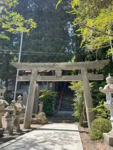 諏訪神社の{uncategorized: "未分類", other: "その他", undefined: "問題あり", building: "その他建物", grave: "お墓", sacred_gate: "鳥居", guardian: "狛犬", statue: "像", buddha: "仏像", history: "歴史", nature: "自然", garden: "庭園", animal: "動物", pagoda: "塔", temizu: "手水舎", mountain_gate: "山門・神門", sanctuary: "本殿・本堂", subordinate: "末社・摂社", art: "芸術", scenery: "景色", jizo: "地蔵", ema: "絵馬", goshuin: "御朱印", omikuji: "おみくじ", items: "授与品その他", amulet: "お守り", goshuincho: "御朱印帳", eats: "食事", festival: "お祭り", votive_dance: "神楽", shichigosan: "七五三参", wedding: "結婚式", experience: "体験その他", initially: "初詣", around: "周辺", anti_infection: "感染症対策"}