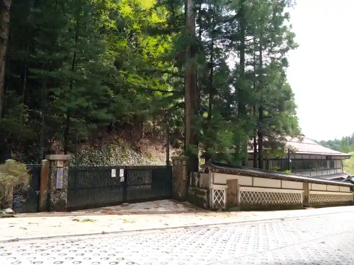 隨心院の{uncategorized: "未分類", other: "その他", undefined: "問題あり", building: "その他建物", grave: "お墓", sacred_gate: "鳥居", guardian: "狛犬", statue: "像", buddha: "仏像", history: "歴史", nature: "自然", garden: "庭園", animal: "動物", pagoda: "塔", temizu: "手水舎", mountain_gate: "山門・神門", sanctuary: "本殿・本堂", subordinate: "末社・摂社", art: "芸術", scenery: "景色", jizo: "地蔵", ema: "絵馬", goshuin: "御朱印", omikuji: "おみくじ", items: "授与品その他", amulet: "お守り", goshuincho: "御朱印帳", eats: "食事", festival: "お祭り", votive_dance: "神楽", shichigosan: "七五三参", wedding: "結婚式", experience: "体験その他", initially: "初詣", around: "周辺", anti_infection: "感染症対策"}