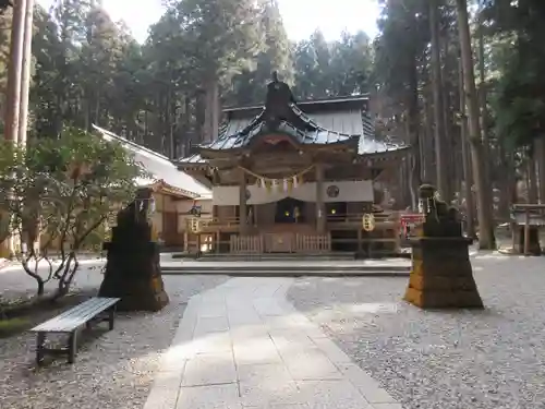 御岩神社の本殿・本堂