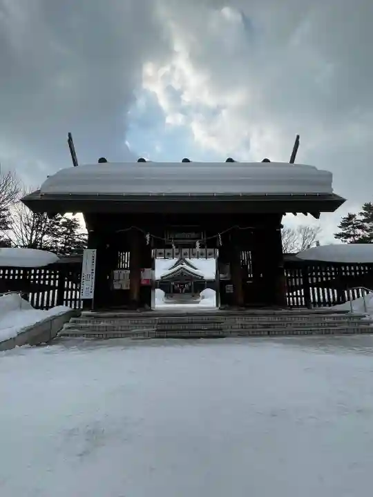 札幌護國神社の山門・神門