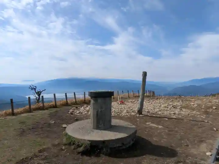 諏訪大社の{uncategorized: "未分類", other: "その他", undefined: "問題あり", building: "その他建物", grave: "お墓", sacred_gate: "鳥居", guardian: "狛犬", statue: "像", buddha: "仏像", history: "歴史", nature: "自然", garden: "庭園", animal: "動物", pagoda: "塔", temizu: "手水舎", mountain_gate: "山門・神門", sanctuary: "本殿・本堂", subordinate: "末社・摂社", art: "芸術", scenery: "景色", jizo: "地蔵", ema: "絵馬", goshuin: "御朱印", omikuji: "おみくじ", items: "授与品その他", amulet: "お守り", goshuincho: "御朱印帳", eats: "食事", festival: "お祭り", votive_dance: "神楽", shichigosan: "七五三参", wedding: "結婚式", experience: "体験その他", initially: "初詣", around: "周辺", anti_infection: "感染症対策"}