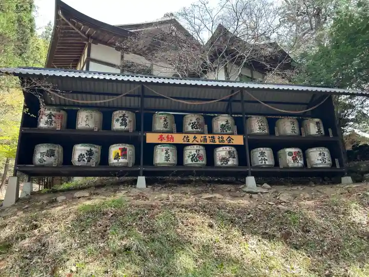 新海三社神社の{uncategorized: "未分類", other: "その他", undefined: "問題あり", building: "その他建物", grave: "お墓", sacred_gate: "鳥居", guardian: "狛犬", statue: "像", buddha: "仏像", history: "歴史", nature: "自然", garden: "庭園", animal: "動物", pagoda: "塔", temizu: "手水舎", mountain_gate: "山門・神門", sanctuary: "本殿・本堂", subordinate: "末社・摂社", art: "芸術", scenery: "景色", jizo: "地蔵", ema: "絵馬", goshuin: "御朱印", omikuji: "おみくじ", items: "授与品その他", amulet: "お守り", goshuincho: "御朱印帳", eats: "食事", festival: "お祭り", votive_dance: "神楽", shichigosan: "七五三参", wedding: "結婚式", experience: "体験その他", initially: "初詣", around: "周辺", anti_infection: "感染症対策"}