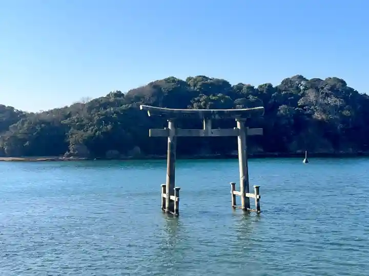 元嶋神社の{uncategorized: "未分類", other: "その他", undefined: "問題あり", building: "その他建物", grave: "お墓", sacred_gate: "鳥居", guardian: "狛犬", statue: "像", buddha: "仏像", history: "歴史", nature: "自然", garden: "庭園", animal: "動物", pagoda: "塔", temizu: "手水舎", mountain_gate: "山門・神門", sanctuary: "本殿・本堂", subordinate: "末社・摂社", art: "芸術", scenery: "景色", jizo: "地蔵", ema: "絵馬", goshuin: "御朱印", omikuji: "おみくじ", items: "授与品その他", amulet: "お守り", goshuincho: "御朱印帳", eats: "食事", festival: "お祭り", votive_dance: "神楽", shichigosan: "七五三参", wedding: "結婚式", experience: "体験その他", initially: "初詣", around: "周辺", anti_infection: "感染症対策"}