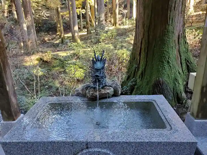 御岩神社の手水舎