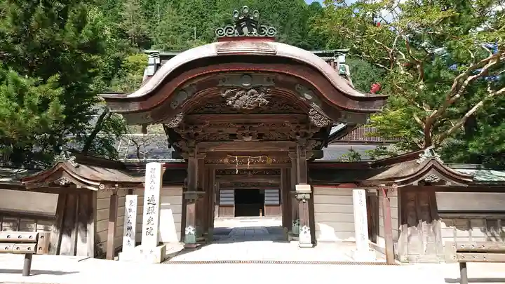 遍照光院の山門・神門