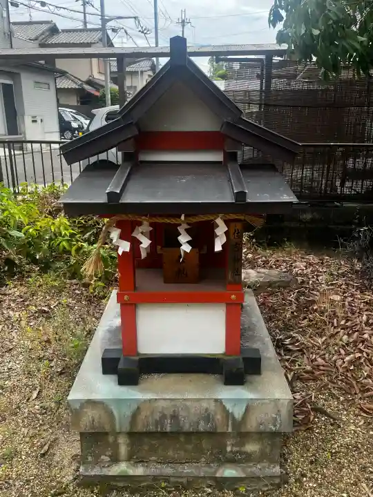 和爾下神社の{uncategorized: "未分類", other: "その他", undefined: "問題あり", building: "その他建物", grave: "お墓", sacred_gate: "鳥居", guardian: "狛犬", statue: "像", buddha: "仏像", history: "歴史", nature: "自然", garden: "庭園", animal: "動物", pagoda: "塔", temizu: "手水舎", mountain_gate: "山門・神門", sanctuary: "本殿・本堂", subordinate: "末社・摂社", art: "芸術", scenery: "景色", jizo: "地蔵", ema: "絵馬", goshuin: "御朱印", omikuji: "おみくじ", items: "授与品その他", amulet: "お守り", goshuincho: "御朱印帳", eats: "食事", festival: "お祭り", votive_dance: "神楽", shichigosan: "七五三参", wedding: "結婚式", experience: "体験その他", initially: "初詣", around: "周辺", anti_infection: "感染症対策"}