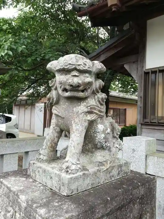 加波山三枝祇神社本宮の狛犬