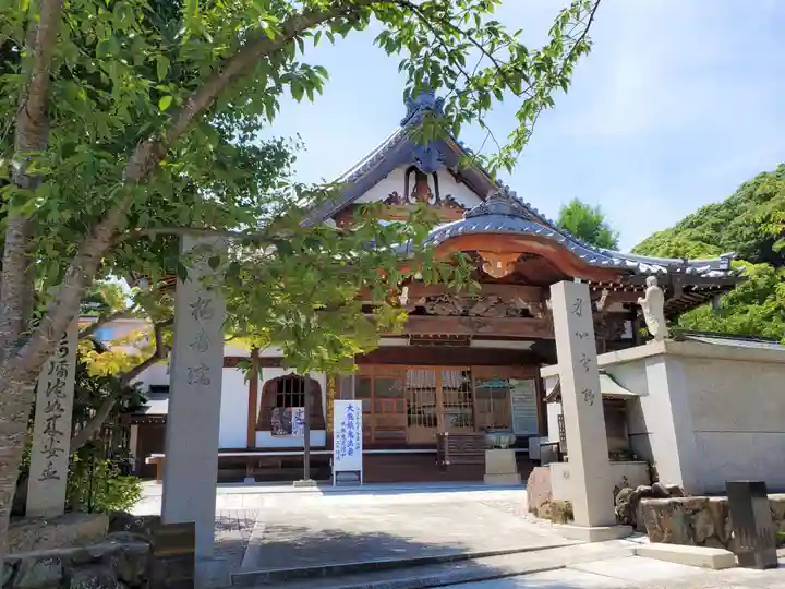 桜寿院の山門・神門