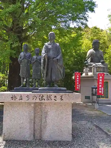 誕生寺の像