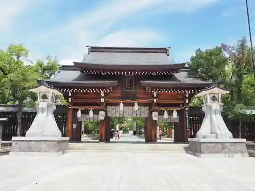 湊川神社の山門