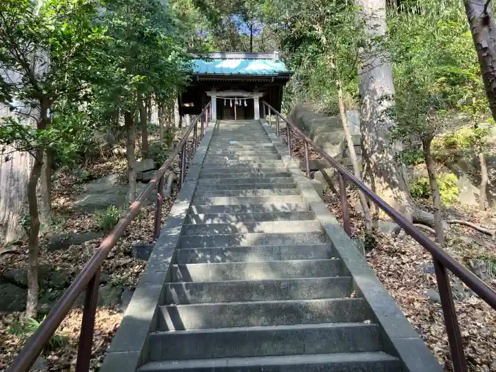 梶原御霊神社の{uncategorized: "未分類", other: "その他", undefined: "問題あり", building: "その他建物", grave: "お墓", sacred_gate: "鳥居", guardian: "狛犬", statue: "像", buddha: "仏像", history: "歴史", nature: "自然", garden: "庭園", animal: "動物", pagoda: "塔", temizu: "手水舎", mountain_gate: "山門・神門", sanctuary: "本殿・本堂", subordinate: "末社・摂社", art: "芸術", scenery: "景色", jizo: "地蔵", ema: "絵馬", goshuin: "御朱印", omikuji: "おみくじ", items: "授与品その他", amulet: "お守り", goshuincho: "御朱印帳", eats: "食事", festival: "お祭り", votive_dance: "神楽", shichigosan: "七五三参", wedding: "結婚式", experience: "体験その他", initially: "初詣", around: "周辺", anti_infection: "感染症対策"}