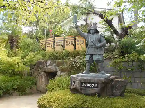 三光神社の像