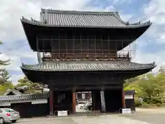 建中寺の山門