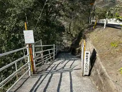 速川神社の{uncategorized: "未分類", other: "その他", undefined: "問題あり", building: "その他建物", grave: "お墓", sacred_gate: "鳥居", guardian: "狛犬", statue: "像", buddha: "仏像", history: "歴史", nature: "自然", garden: "庭園", animal: "動物", pagoda: "塔", temizu: "手水舎", mountain_gate: "山門・神門", sanctuary: "本殿・本堂", subordinate: "末社・摂社", art: "芸術", scenery: "景色", jizo: "地蔵", ema: "絵馬", goshuin: "御朱印", omikuji: "おみくじ", items: "授与品その他", amulet: "お守り", goshuincho: "御朱印帳", eats: "食事", festival: "お祭り", votive_dance: "神楽", shichigosan: "七五三参", wedding: "結婚式", experience: "体験その他", initially: "初詣", around: "周辺", anti_infection: "感染症対策"}