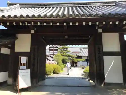 大覚寺の山門