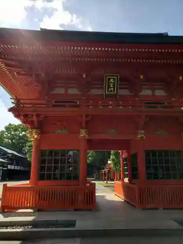 穴八幡宮の山門