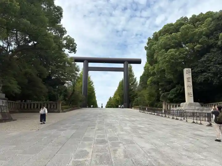 靖國神社の{uncategorized: "未分類", other: "その他", undefined: "問題あり", building: "その他建物", grave: "お墓", sacred_gate: "鳥居", guardian: "狛犬", statue: "像", buddha: "仏像", history: "歴史", nature: "自然", garden: "庭園", animal: "動物", pagoda: "塔", temizu: "手水舎", mountain_gate: "山門・神門", sanctuary: "本殿・本堂", subordinate: "末社・摂社", art: "芸術", scenery: "景色", jizo: "地蔵", ema: "絵馬", goshuin: "御朱印", omikuji: "おみくじ", items: "授与品その他", amulet: "お守り", goshuincho: "御朱印帳", eats: "食事", festival: "お祭り", votive_dance: "神楽", shichigosan: "七五三参", wedding: "結婚式", experience: "体験その他", initially: "初詣", around: "周辺", anti_infection: "感染症対策"}