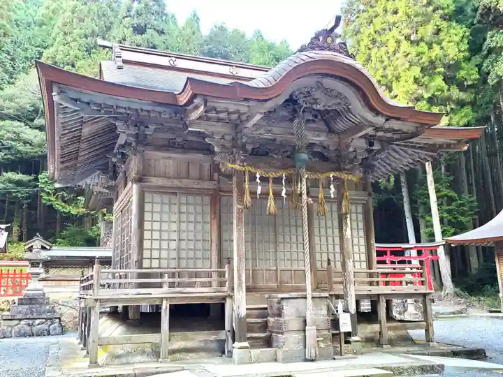 二村神社の本殿・本堂