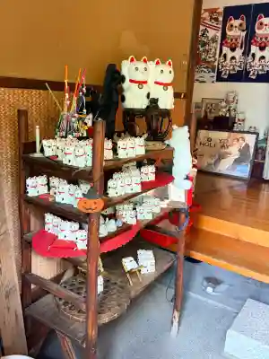 今戸神社の{uncategorized: "未分類", other: "その他", undefined: "問題あり", building: "その他建物", grave: "お墓", sacred_gate: "鳥居", guardian: "狛犬", statue: "像", buddha: "仏像", history: "歴史", nature: "自然", garden: "庭園", animal: "動物", pagoda: "塔", temizu: "手水舎", mountain_gate: "山門・神門", sanctuary: "本殿・本堂", subordinate: "末社・摂社", art: "芸術", scenery: "景色", jizo: "地蔵", ema: "絵馬", goshuin: "御朱印", omikuji: "おみくじ", items: "授与品その他", amulet: "お守り", goshuincho: "御朱印帳", eats: "食事", festival: "お祭り", votive_dance: "神楽", shichigosan: "七五三参", wedding: "結婚式", experience: "体験その他", initially: "初詣", around: "周辺", anti_infection: "感染症対策"}