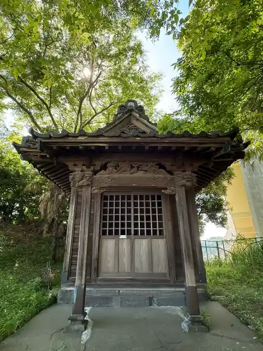 津守稲荷神社の{uncategorized: "未分類", other: "その他", undefined: "問題あり", building: "その他建物", grave: "お墓", sacred_gate: "鳥居", guardian: "狛犬", statue: "像", buddha: "仏像", history: "歴史", nature: "自然", garden: "庭園", animal: "動物", pagoda: "塔", temizu: "手水舎", mountain_gate: "山門・神門", sanctuary: "本殿・本堂", subordinate: "末社・摂社", art: "芸術", scenery: "景色", jizo: "地蔵", ema: "絵馬", goshuin: "御朱印", omikuji: "おみくじ", items: "授与品その他", amulet: "お守り", goshuincho: "御朱印帳", eats: "食事", festival: "お祭り", votive_dance: "神楽", shichigosan: "七五三参", wedding: "結婚式", experience: "体験その他", initially: "初詣", around: "周辺", anti_infection: "感染症対策"}