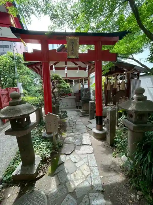 御霊神社の{uncategorized: "未分類", other: "その他", undefined: "問題あり", building: "その他建物", grave: "お墓", sacred_gate: "鳥居", guardian: "狛犬", statue: "像", buddha: "仏像", history: "歴史", nature: "自然", garden: "庭園", animal: "動物", pagoda: "塔", temizu: "手水舎", mountain_gate: "山門・神門", sanctuary: "本殿・本堂", subordinate: "末社・摂社", art: "芸術", scenery: "景色", jizo: "地蔵", ema: "絵馬", goshuin: "御朱印", omikuji: "おみくじ", items: "授与品その他", amulet: "お守り", goshuincho: "御朱印帳", eats: "食事", festival: "お祭り", votive_dance: "神楽", shichigosan: "七五三参", wedding: "結婚式", experience: "体験その他", initially: "初詣", around: "周辺", anti_infection: "感染症対策"}