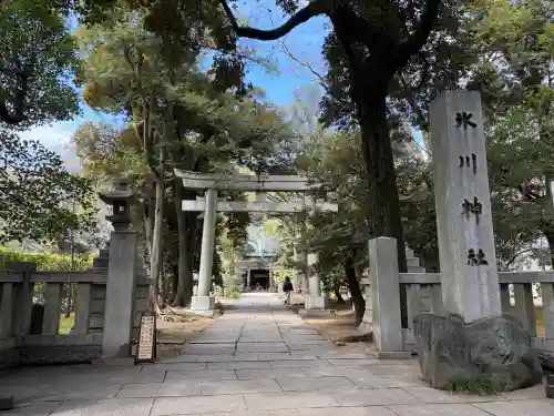 赤坂氷川神社の{uncategorized: "未分類", other: "その他", undefined: "問題あり", building: "その他建物", grave: "お墓", sacred_gate: "鳥居", guardian: "狛犬", statue: "像", buddha: "仏像", history: "歴史", nature: "自然", garden: "庭園", animal: "動物", pagoda: "塔", temizu: "手水舎", mountain_gate: "山門・神門", sanctuary: "本殿・本堂", subordinate: "末社・摂社", art: "芸術", scenery: "景色", jizo: "地蔵", ema: "絵馬", goshuin: "御朱印", omikuji: "おみくじ", items: "授与品その他", amulet: "お守り", goshuincho: "御朱印帳", eats: "食事", festival: "お祭り", votive_dance: "神楽", shichigosan: "七五三参", wedding: "結婚式", experience: "体験その他", initially: "初詣", around: "周辺", anti_infection: "感染症対策"}