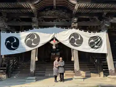 山寺日枝神社の{uncategorized: "未分類", other: "その他", undefined: "問題あり", building: "その他建物", grave: "お墓", sacred_gate: "鳥居", guardian: "狛犬", statue: "像", buddha: "仏像", history: "歴史", nature: "自然", garden: "庭園", animal: "動物", pagoda: "塔", temizu: "手水舎", mountain_gate: "山門・神門", sanctuary: "本殿・本堂", subordinate: "末社・摂社", art: "芸術", scenery: "景色", jizo: "地蔵", ema: "絵馬", goshuin: "御朱印", omikuji: "おみくじ", items: "授与品その他", amulet: "お守り", goshuincho: "御朱印帳", eats: "食事", festival: "お祭り", votive_dance: "神楽", shichigosan: "七五三参", wedding: "結婚式", experience: "体験その他", initially: "初詣", around: "周辺", anti_infection: "感染症対策"}