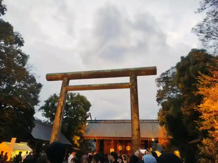 靖國神社の{uncategorized: "未分類", other: "その他", undefined: "問題あり", building: "その他建物", grave: "お墓", sacred_gate: "鳥居", guardian: "狛犬", statue: "像", buddha: "仏像", history: "歴史", nature: "自然", garden: "庭園", animal: "動物", pagoda: "塔", temizu: "手水舎", mountain_gate: "山門・神門", sanctuary: "本殿・本堂", subordinate: "末社・摂社", art: "芸術", scenery: "景色", jizo: "地蔵", ema: "絵馬", goshuin: "御朱印", omikuji: "おみくじ", items: "授与品その他", amulet: "お守り", goshuincho: "御朱印帳", eats: "食事", festival: "お祭り", votive_dance: "神楽", shichigosan: "七五三参", wedding: "結婚式", experience: "体験その他", initially: "初詣", around: "周辺", anti_infection: "感染症対策"}