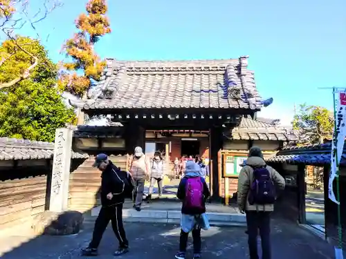 弁栄庵 法城寺の山門