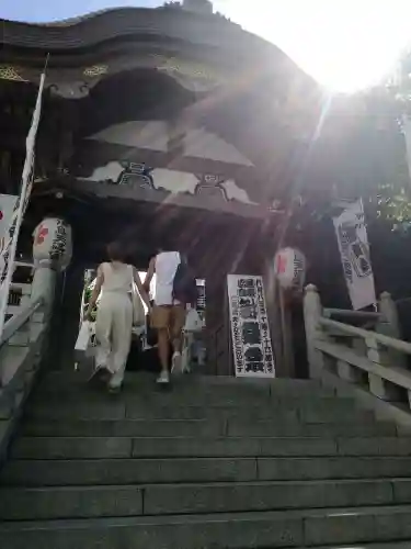 湯島天満宮の山門・神門