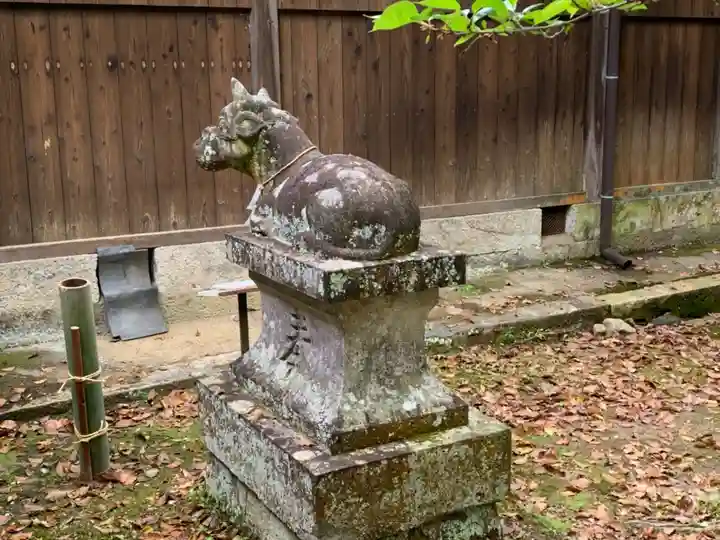 乎疑原神社の像