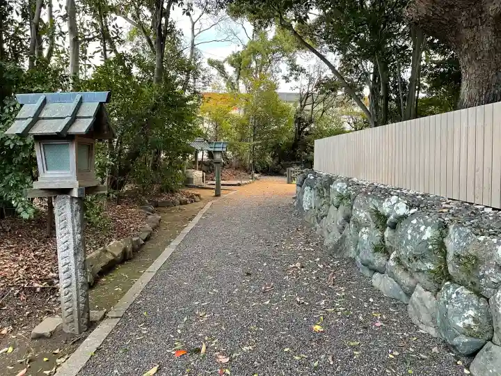 御食神社(豊受大神宮摂社)の{uncategorized: "未分類", other: "その他", undefined: "問題あり", building: "その他建物", grave: "お墓", sacred_gate: "鳥居", guardian: "狛犬", statue: "像", buddha: "仏像", history: "歴史", nature: "自然", garden: "庭園", animal: "動物", pagoda: "塔", temizu: "手水舎", mountain_gate: "山門・神門", sanctuary: "本殿・本堂", subordinate: "末社・摂社", art: "芸術", scenery: "景色", jizo: "地蔵", ema: "絵馬", goshuin: "御朱印", omikuji: "おみくじ", items: "授与品その他", amulet: "お守り", goshuincho: "御朱印帳", eats: "食事", festival: "お祭り", votive_dance: "神楽", shichigosan: "七五三参", wedding: "結婚式", experience: "体験その他", initially: "初詣", around: "周辺", anti_infection: "感染症対策"}