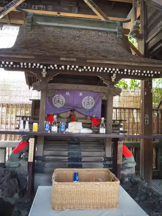 被官稲荷神社の本殿・本堂