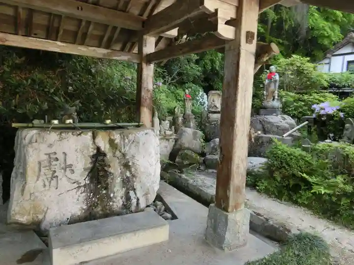 峯寺の手水舎
