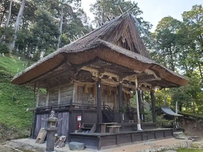 新井神社の本殿