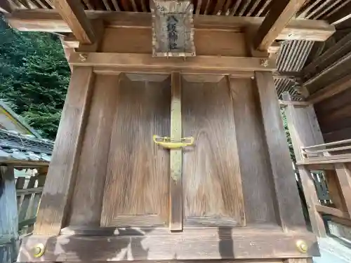 八幡神社(水口町新城)の{uncategorized: "未分類", other: "その他", undefined: "問題あり", building: "その他建物", grave: "お墓", sacred_gate: "鳥居", guardian: "狛犬", statue: "像", buddha: "仏像", history: "歴史", nature: "自然", garden: "庭園", animal: "動物", pagoda: "塔", temizu: "手水舎", mountain_gate: "山門・神門", sanctuary: "本殿・本堂", subordinate: "末社・摂社", art: "芸術", scenery: "景色", jizo: "地蔵", ema: "絵馬", goshuin: "御朱印", omikuji: "おみくじ", items: "授与品その他", amulet: "お守り", goshuincho: "御朱印帳", eats: "食事", festival: "お祭り", votive_dance: "神楽", shichigosan: "七五三参", wedding: "結婚式", experience: "体験その他", initially: "初詣", around: "周辺", anti_infection: "感染症対策"}