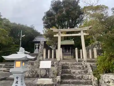 福良八幡神社の{uncategorized: "未分類", other: "その他", undefined: "問題あり", building: "その他建物", grave: "お墓", sacred_gate: "鳥居", guardian: "狛犬", statue: "像", buddha: "仏像", history: "歴史", nature: "自然", garden: "庭園", animal: "動物", pagoda: "塔", temizu: "手水舎", mountain_gate: "山門・神門", sanctuary: "本殿・本堂", subordinate: "末社・摂社", art: "芸術", scenery: "景色", jizo: "地蔵", ema: "絵馬", goshuin: "御朱印", omikuji: "おみくじ", items: "授与品その他", amulet: "お守り", goshuincho: "御朱印帳", eats: "食事", festival: "お祭り", votive_dance: "神楽", shichigosan: "七五三参", wedding: "結婚式", experience: "体験その他", initially: "初詣", around: "周辺", anti_infection: "感染症対策"}